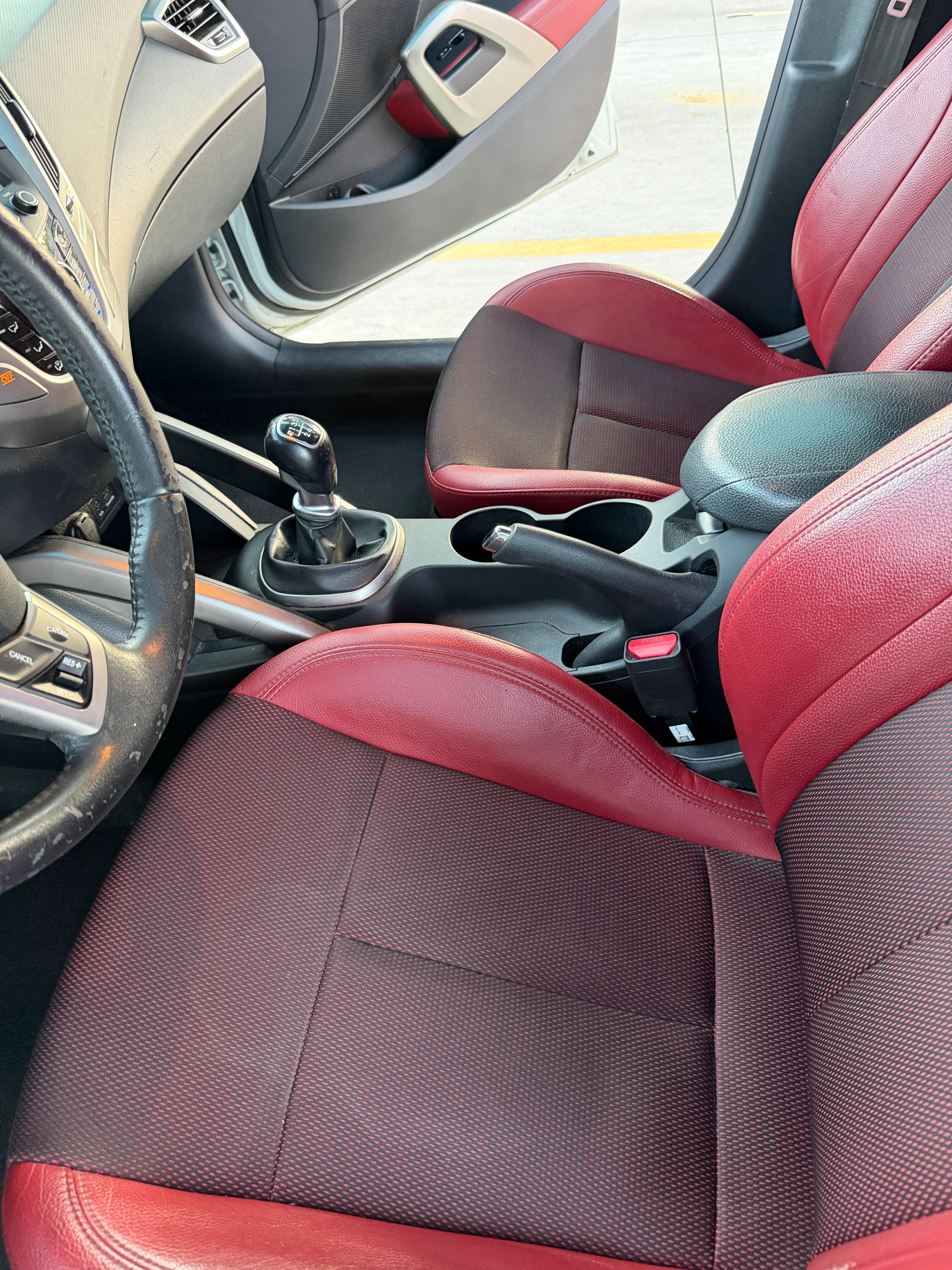 Used 2013 Hyundai Veloster w/ Style Pkg FWD image 11