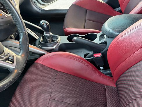 Used 2013 Hyundai Veloster w/ Style Pkg FWD image 11