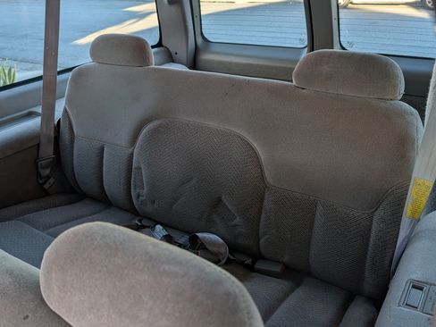 Used 1999 GMC Suburban 2WD w/ Marketing Opt Pkg 2 image 18