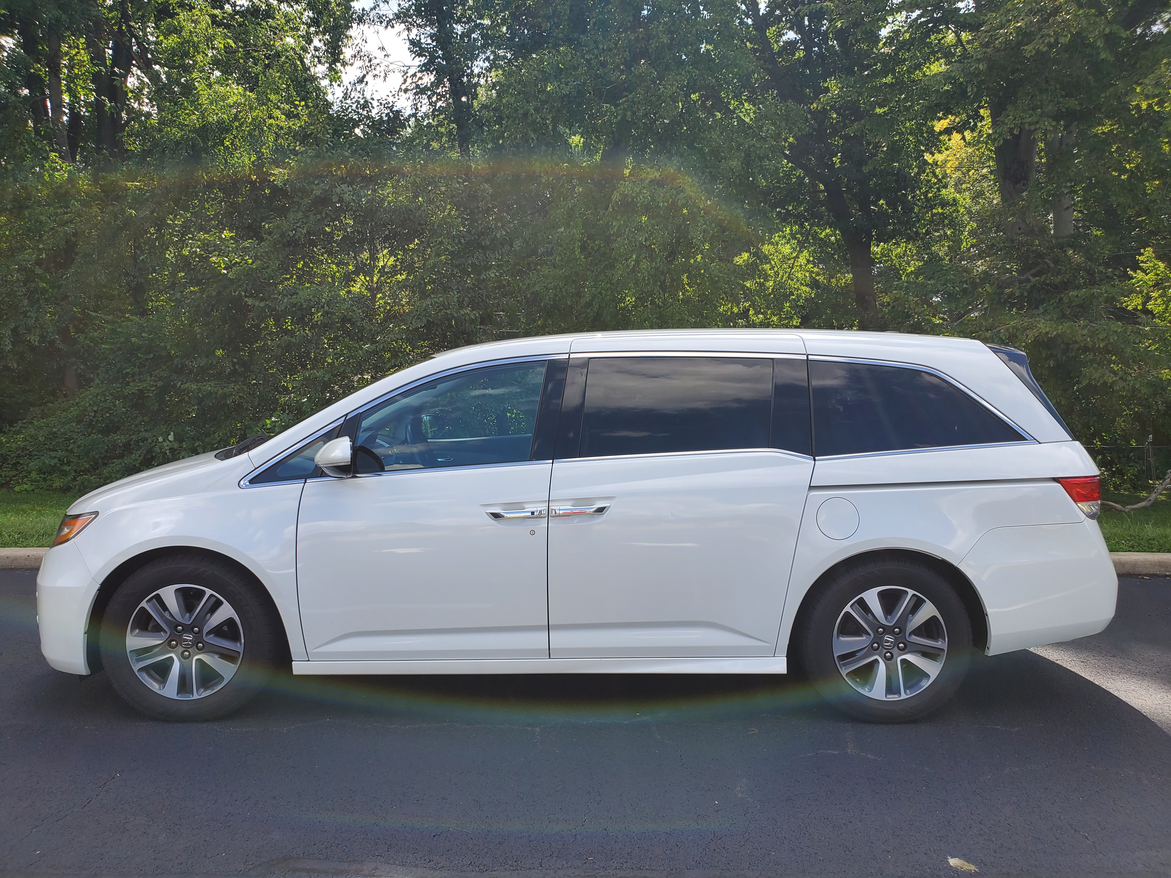 Used 2014 Honda Odyssey Touring image 4