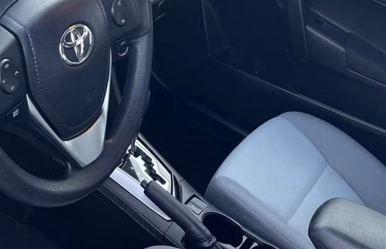 Used 2015 Toyota Corolla L FWD image 9
