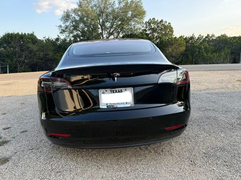 Used 2018 Tesla Model 3 Mid Range RWD image 6
