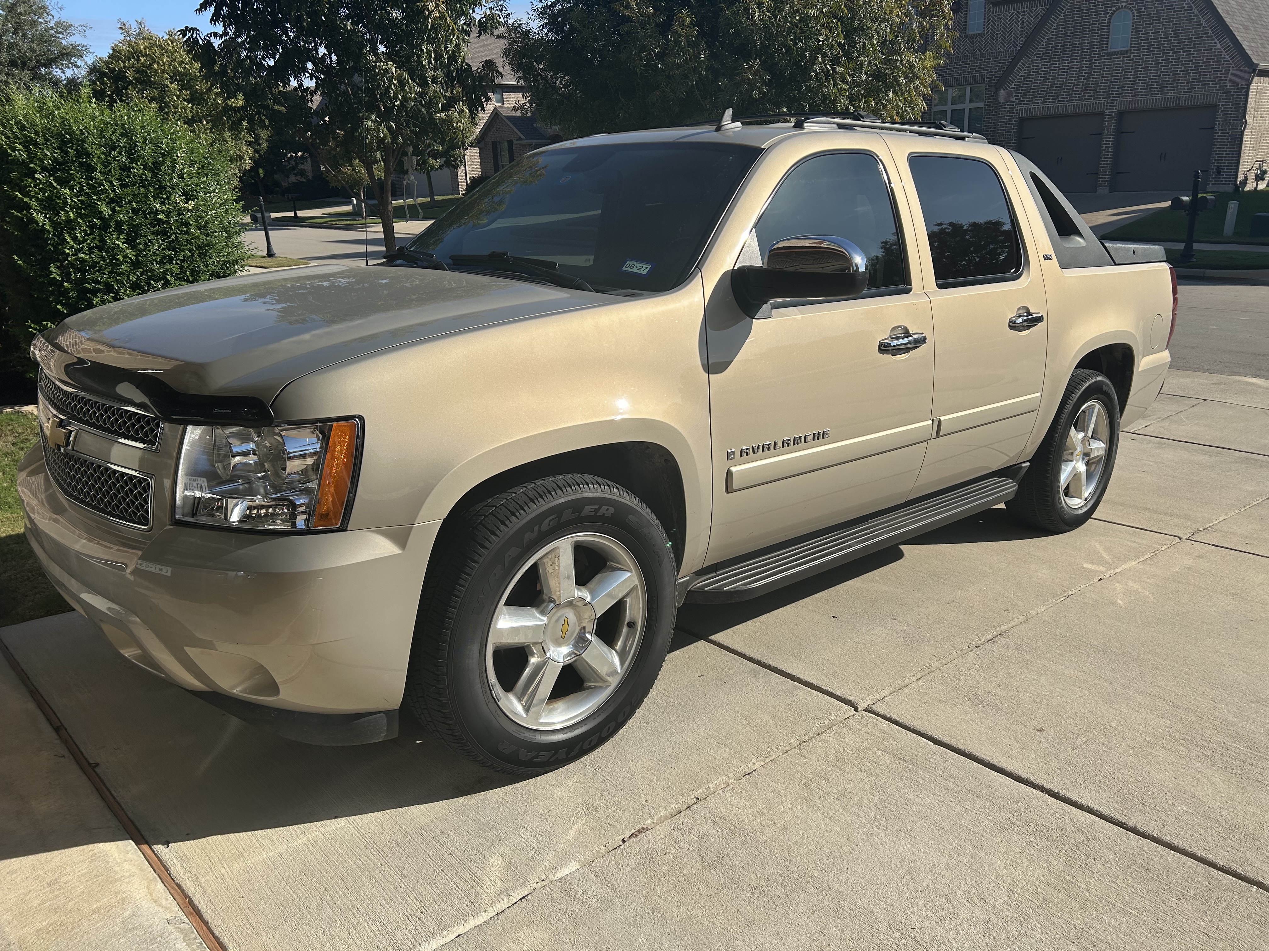Used 2008 Chevrolet Avalanche LTZ w/ LTZ Preferred Equipment Group RWD image 1