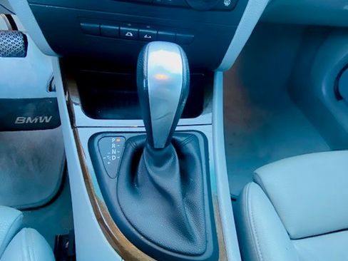 Used 2010 BMW 128i Convertible image 25