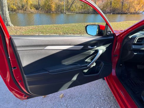 Used 2020 Honda Civic EX image 15