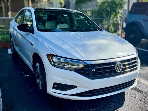 Used 2019 Volkswagen Jetta R-Line image 2
