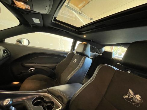 Used 2015 Dodge Challenger R/T Scat Pack RWD image 9