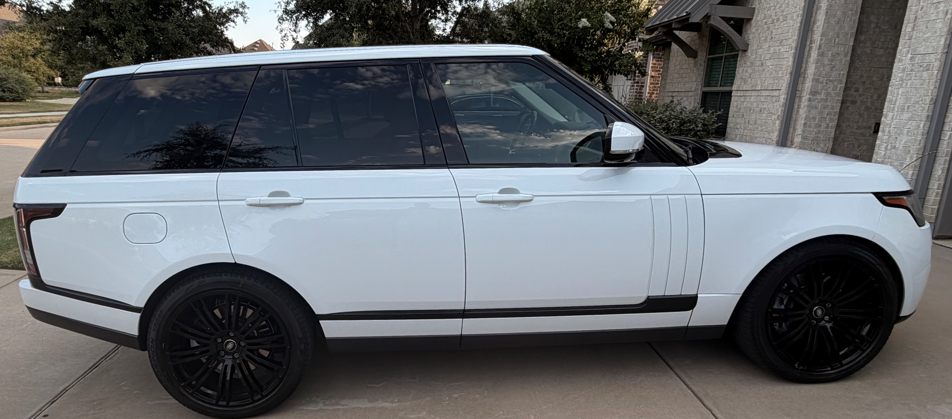 Used 2013 Land Rover Range Rover Supercharged AWD/4WD image 2