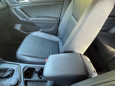 Used 2020 Volkswagen Tiguan S image 9