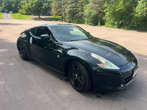 Used 2010 Nissan 370Z Coupe RWD image 1