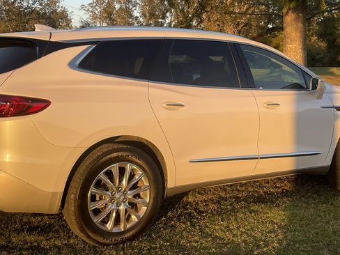 Used 2020 Buick Enclave Premium w/ Sun and Sites Package image 4