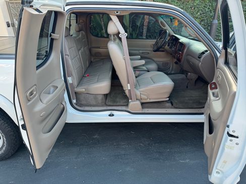Used 2001 Toyota Tundra Limited image 16