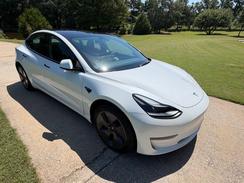 Used 2023 Tesla Model 3 Standard Range RWD image 2