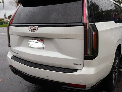 Used 2021 Cadillac Escalade ESV Sport Platinum image 29