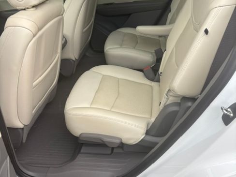 Used 2023 Cadillac XT6 Premium Luxury FWD image 8