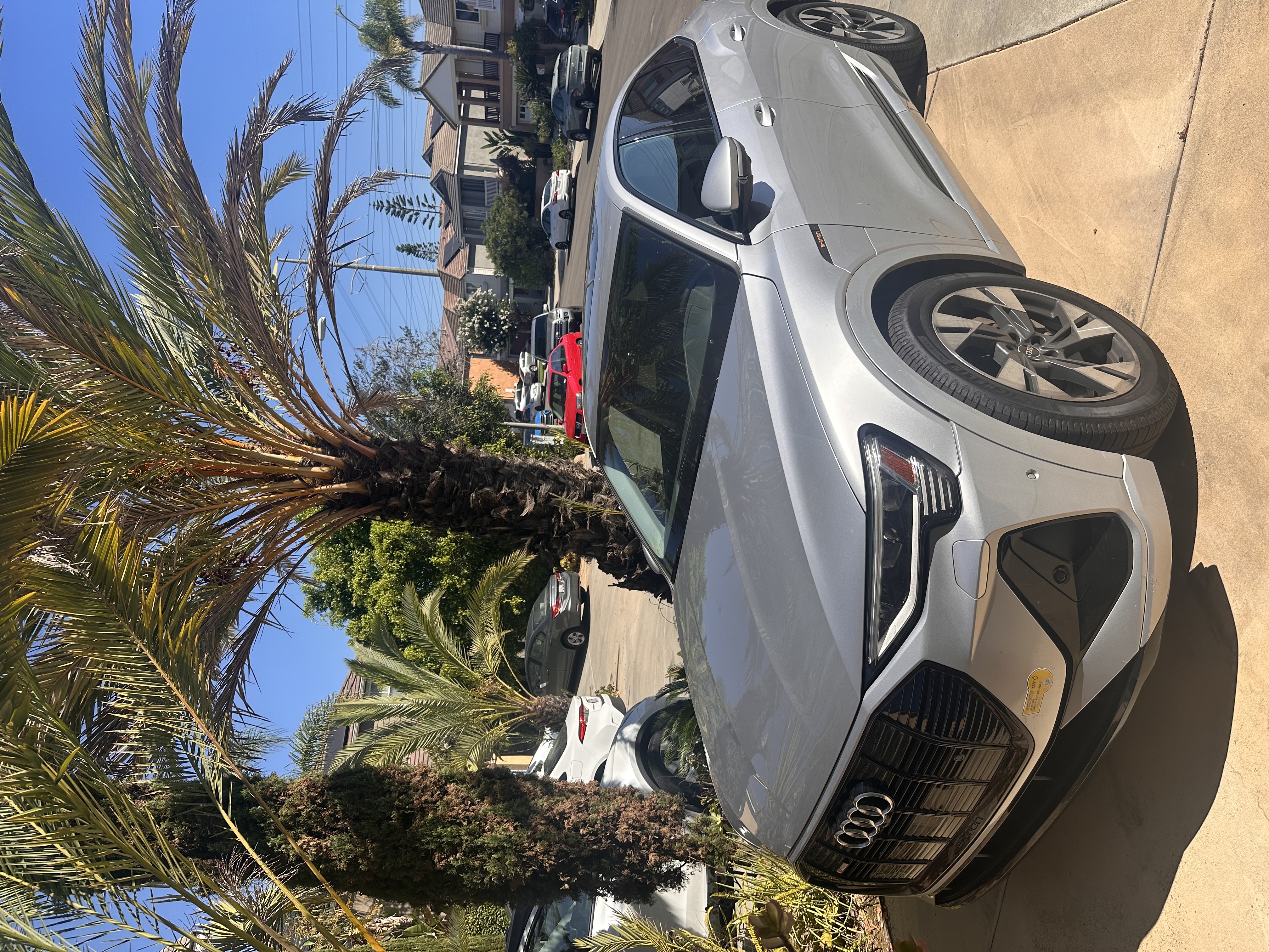 Used 2022 Audi e-tron Premium w/ Convenience Plus Package AWD/4WD image 1