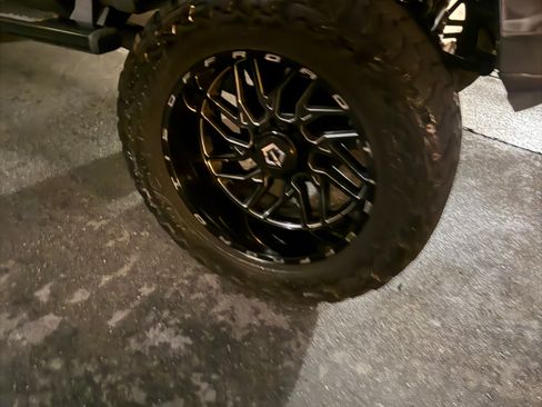 Used 2014 RAM 2500 Laramie w/ Protection Group image 6