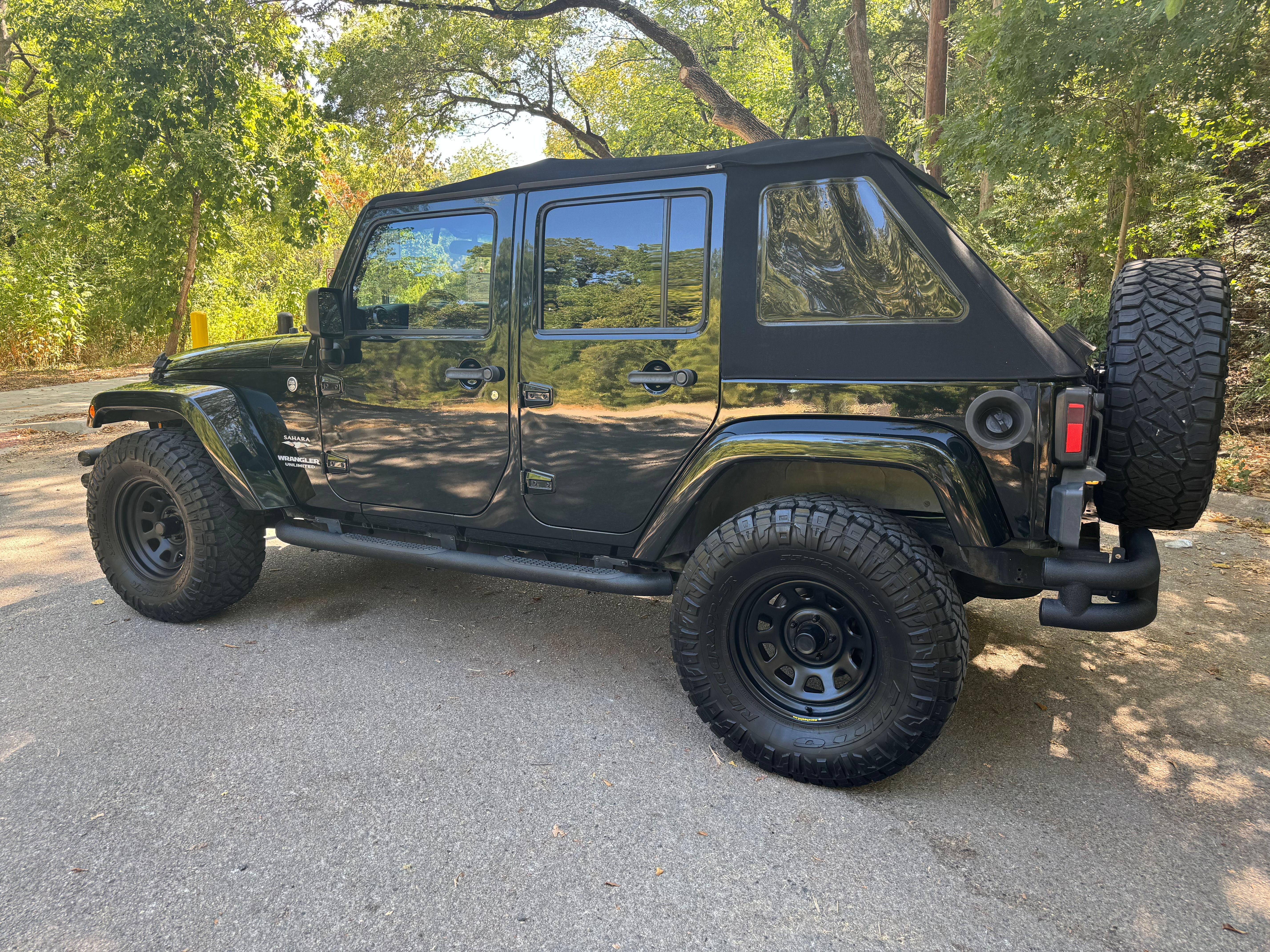 Used 2012 Jeep Wrangler Unlimited Sahara w/ Connectivity Group AWD/4WD image 29