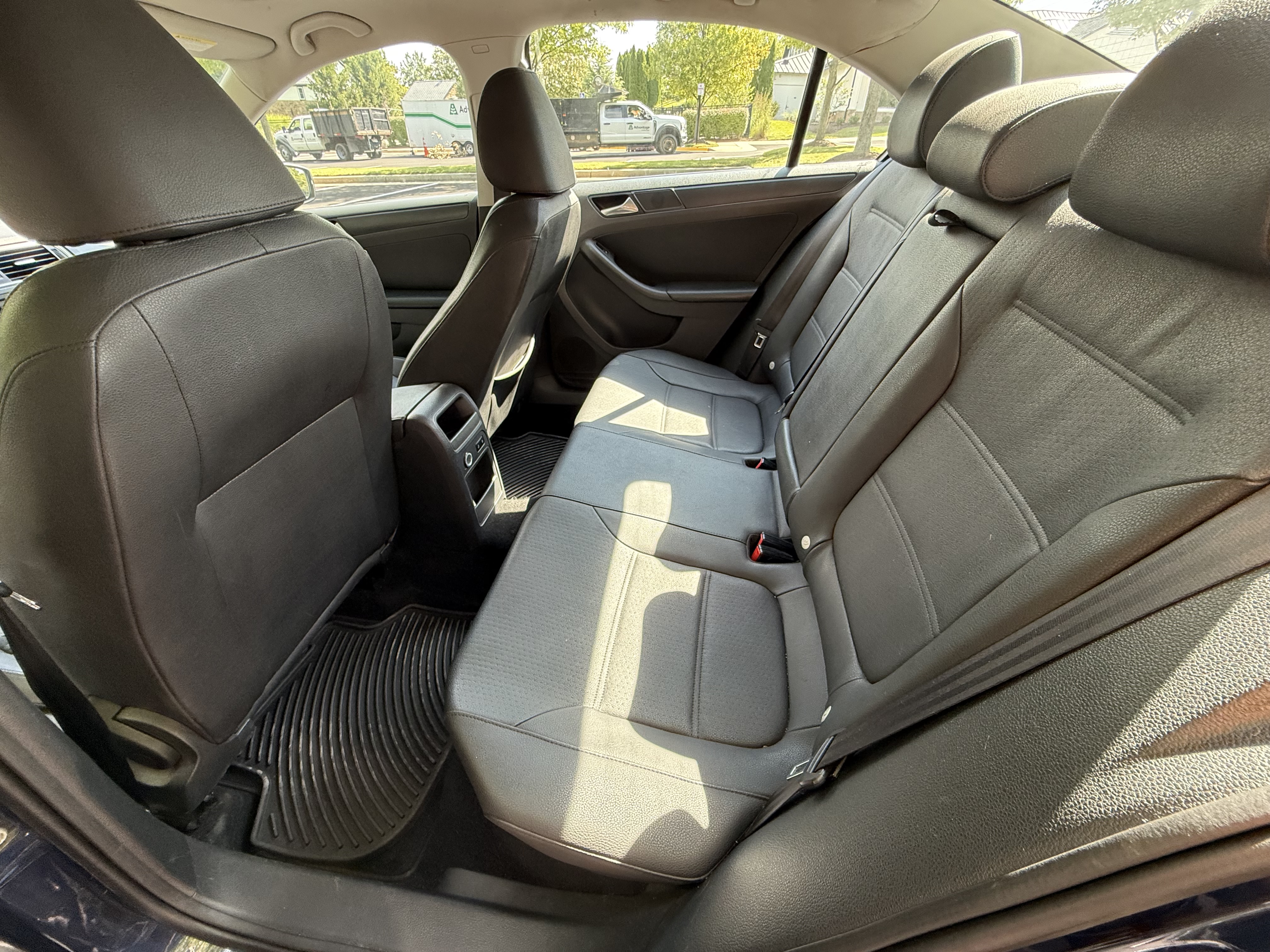 Used 2012 Volkswagen Jetta SE FWD image 23