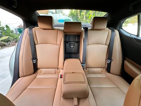 Used 2021 Lexus ES 300h w/ Premium Package FWD image 8