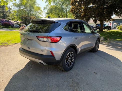 Used 2022 Ford Escape SE w/ Convenience Package FWD image 4
