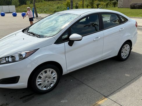 Used 2018 Ford Fiesta S FWD image 1