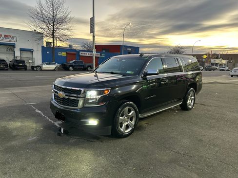 Used 2016 Chevrolet Suburban LT w/ Luxury Package image 10