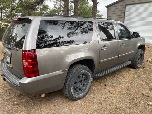 Used 2008 Chevrolet Suburban LT w/ LT Preferred Equipment Group image 6