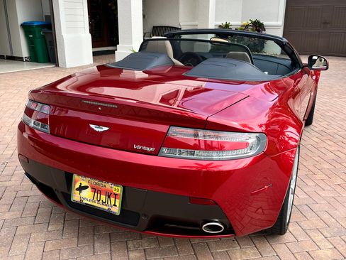 Used 2015 Aston Martin V8 Vantage Roadster RWD image 9