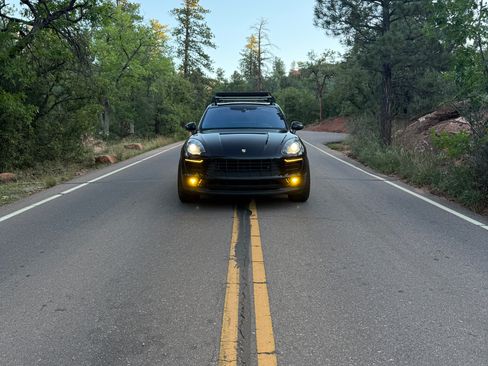 Used 2018 Porsche Macan GTS AWD/4WD image 1