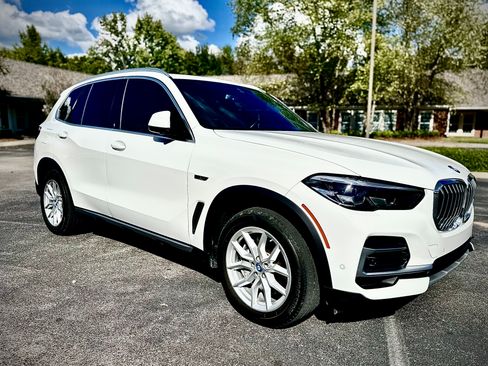 Used 2023 BMW X5 xDrive45e w/ Luxury Seating Package image 2