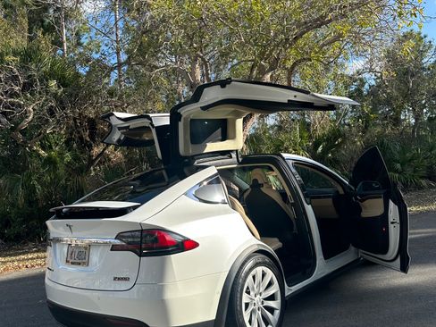 Used 2017 Tesla Model X 100D AWD/4WD image 11