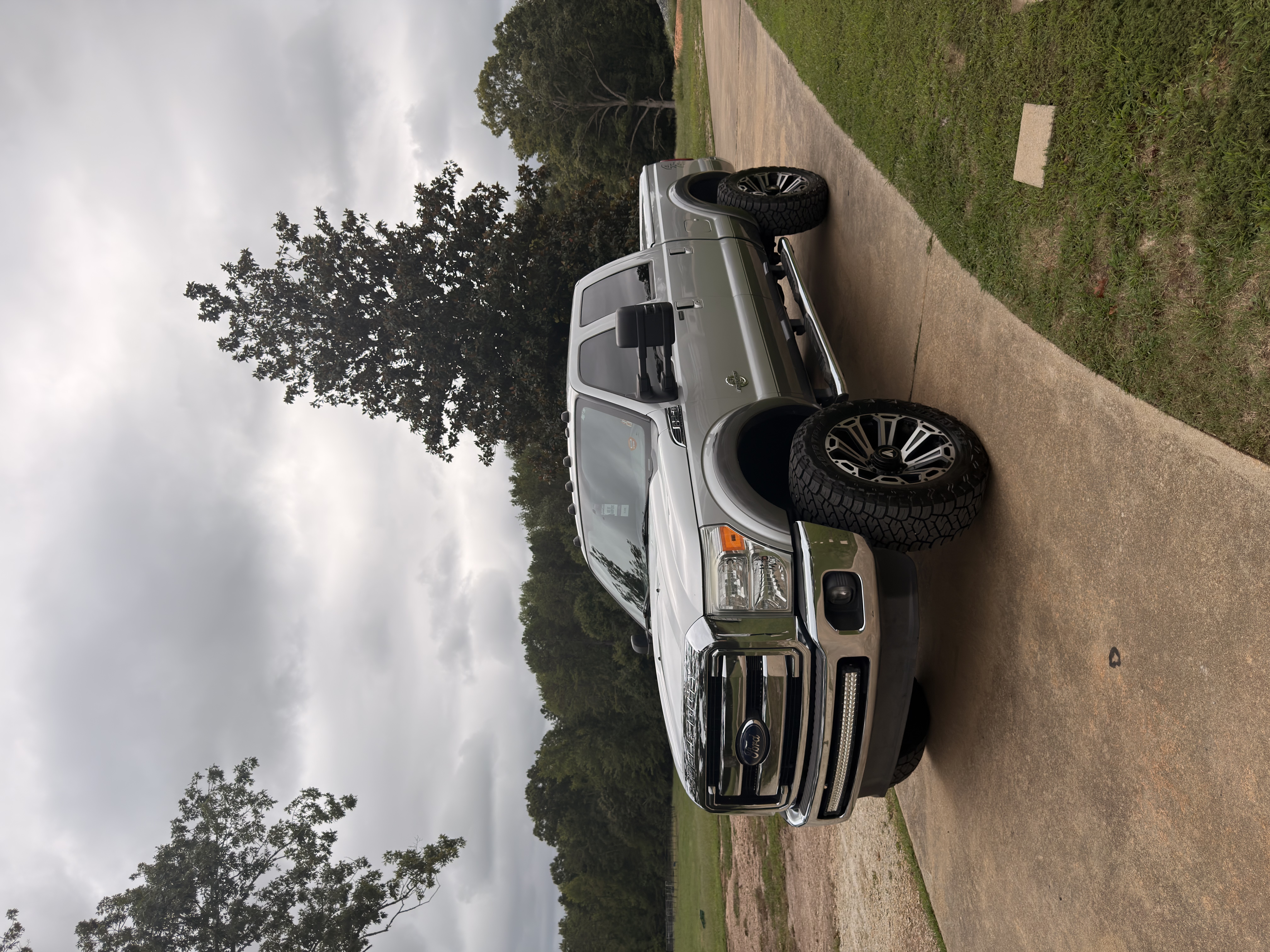 Used 2014 Ford F250 Lariat w/ Lariat Ultimate Package AWD/4WD image 1