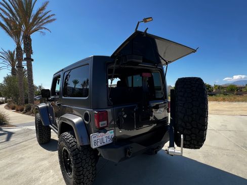 Used 2016 Jeep Wrangler Sahara w/ Connectivity Group AWD/4WD image 9