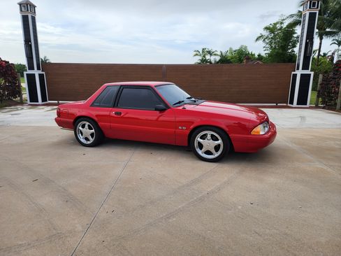 Used 1993 Ford Mustang LX image 2