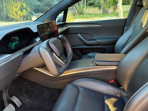 Used 2022 Tesla Model X Plaid image 16