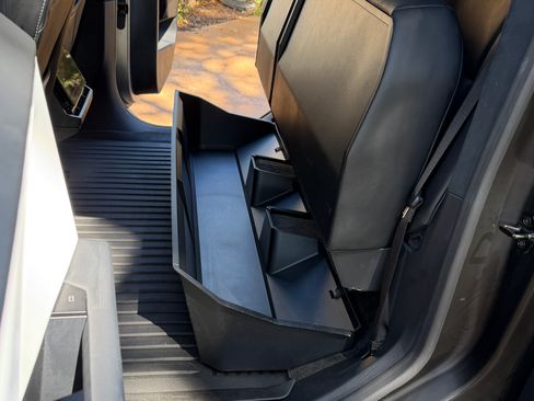Used 2024 Tesla Cybertruck AWD Crew Cab image 11