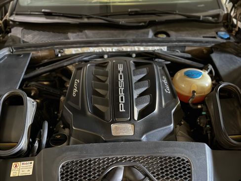 Used 2015 Porsche Macan Turbo AWD/4WD image 12