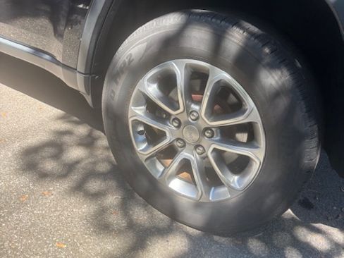 Used 2014 Jeep Grand Cherokee Limited image 11