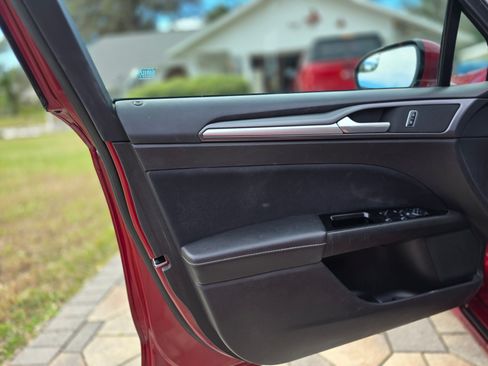 Used 2016 Ford Fusion SE image 16