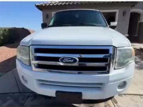 Used 2011 Ford Expedition XLT image 4