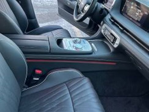 Used 2023 Genesis G90 3.5T image 17