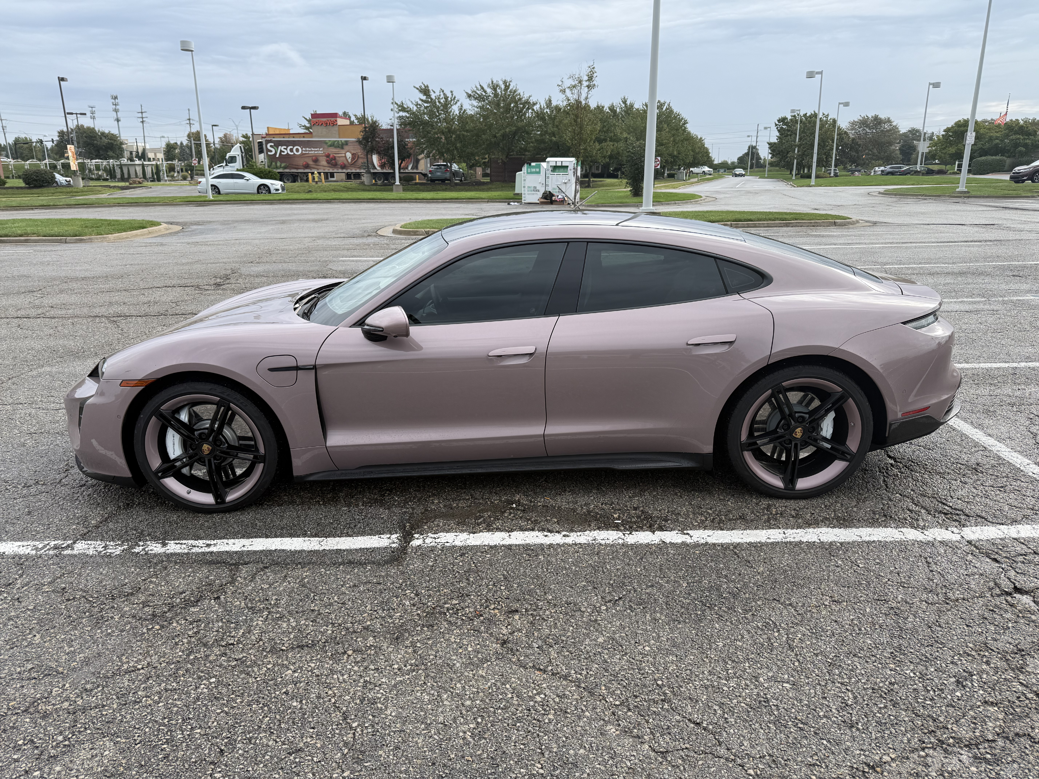 Used 2022 Porsche Taycan RWD image 5