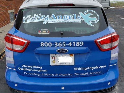 Used 2017 Ford C-MAX Energi Titanium w/ Equipment Group 501A image 1