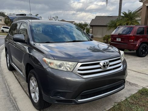 Used 2012 Toyota Highlander FWD image 1
