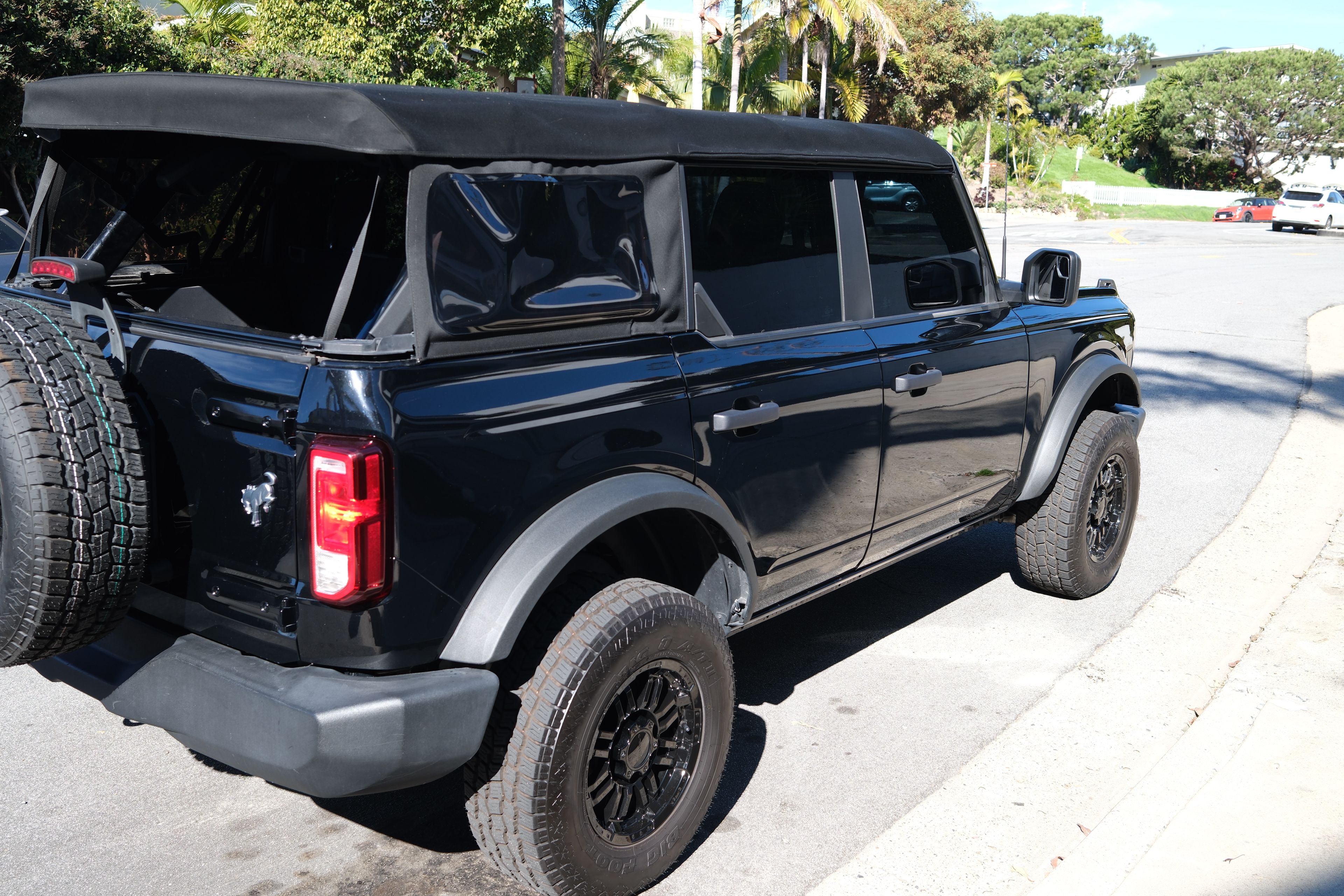 Used 2022 Ford Bronco 4-Door AWD/4WD image 2
