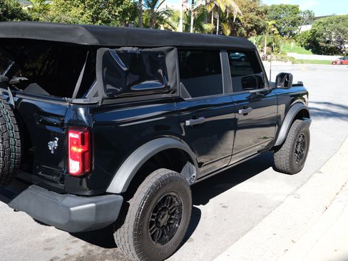 Used 2022 Ford Bronco 4-Door image 2