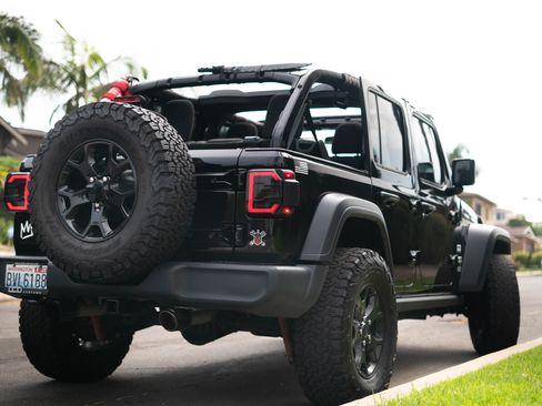 Used 2018 Jeep Wrangler Unlimited Sport image 5