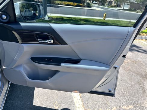 Used 2017 Honda Accord EX-L image 26