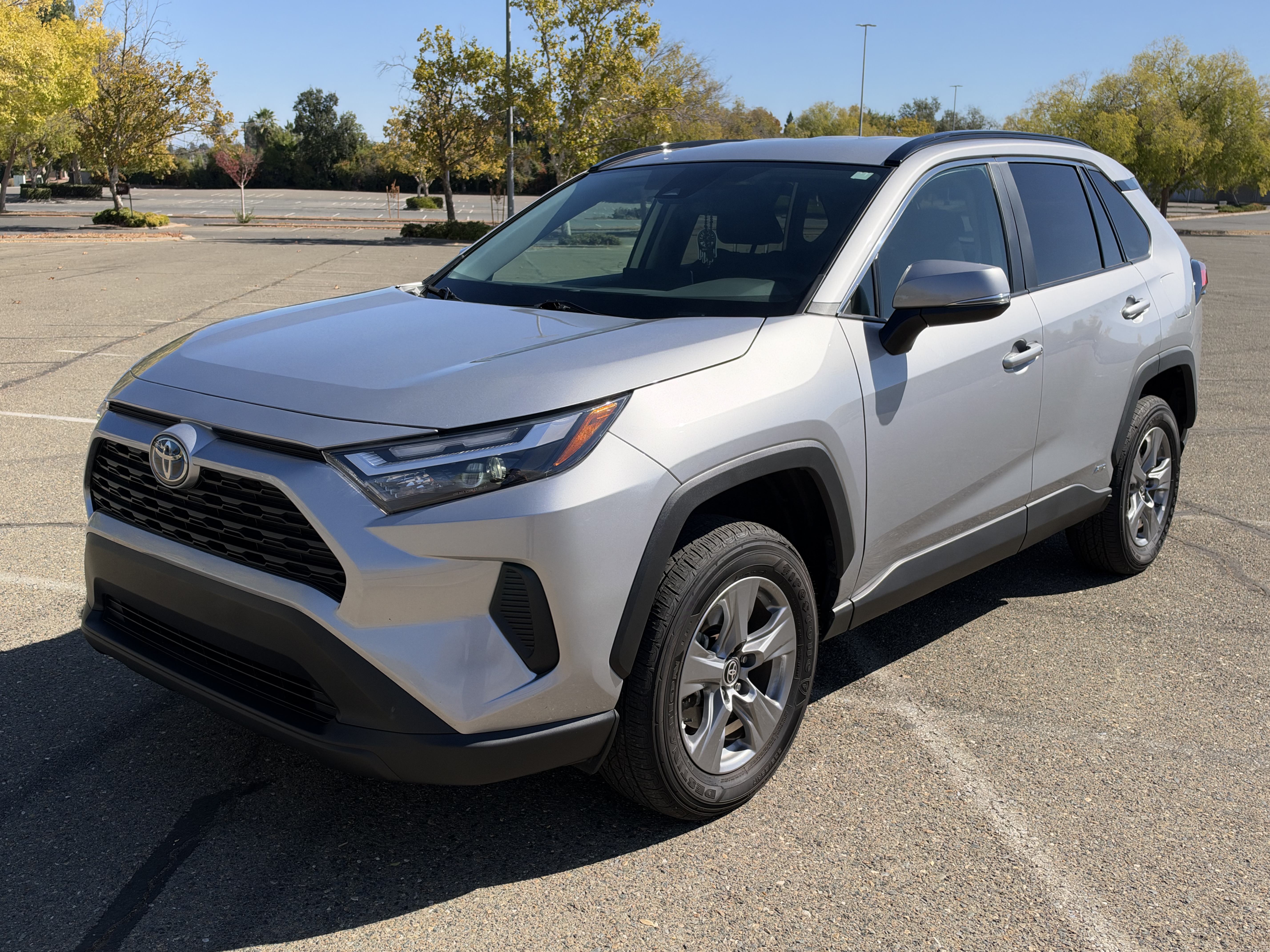 Used 2024 Toyota RAV4 XLE AWD/4WD image 1